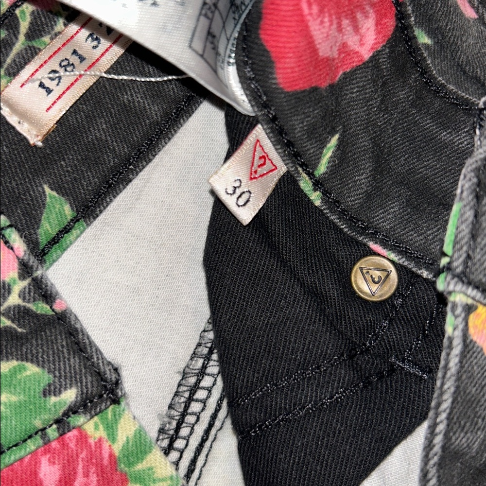 Vintage Guess jeans 🌺🌸 - Picture 6 of 9
